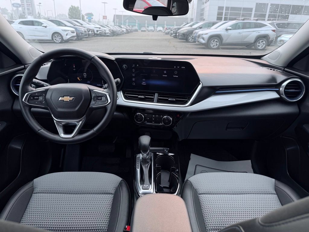 Used 2024 Chevrolet Trax LT w/ Driver Confidence Package FWD image 21