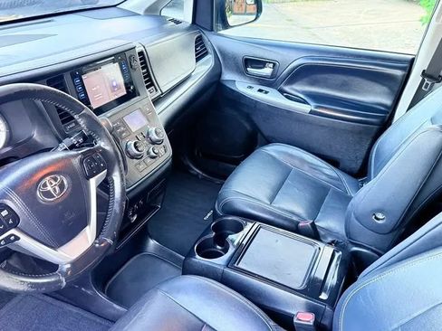 Used 2015 Toyota Sienna SE FWD image 24