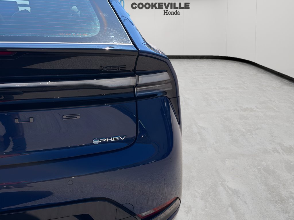 Used 2025 Toyota Prius Plug-In Hybrid w/ Limited Premium Package FWD image 7