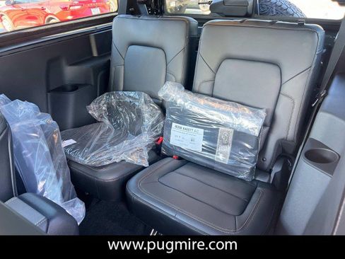 New 2025 Ford Bronco Badlands image 9