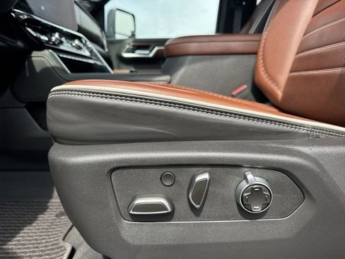 Used 2025 GMC Sierra 2500 Denali Ultimate w/ Max Trailering Package AWD/4WD image 12