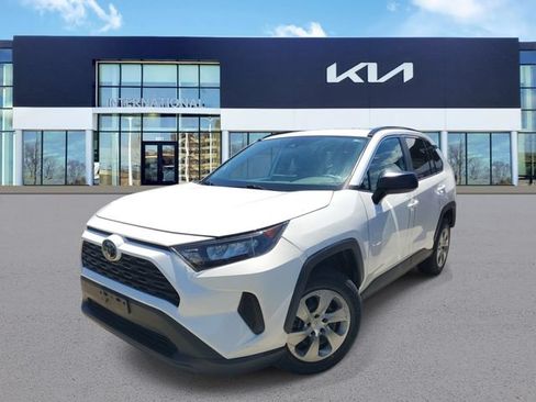 Used 2019 Toyota RAV4 LE AWD/4WD image 1