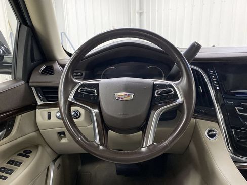Used 2017 Cadillac Escalade Premium Luxury AWD/4WD image 21