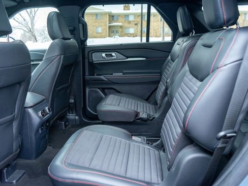 Used 2025 Ford Explorer ST-Line w/ Premium Package image 31