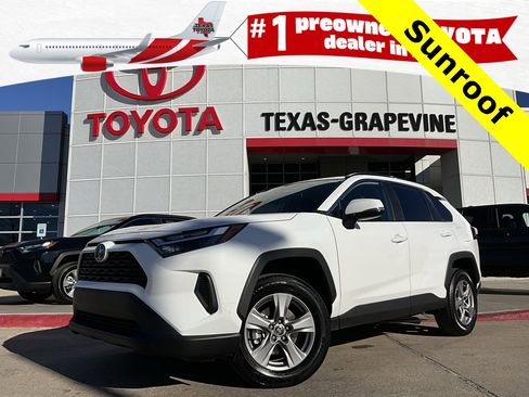Used 2025 Toyota RAV4 XLE image 1