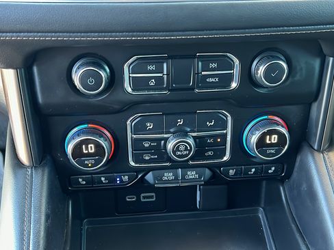 Used 2021 Chevrolet Tahoe High Country w/ Premium Package AWD/4WD image 27