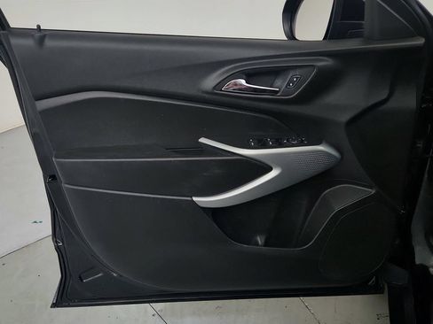 Used 2024 Chevrolet Trax RS FWD image 16