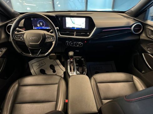 Used 2025 Chevrolet Trax RS w/ Sunroof Package FWD image 9