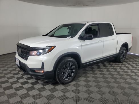 Used 2024 Honda Ridgeline Sport image 8