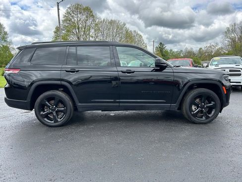 Used 2022 Jeep Grand Cherokee L Laredo AWD/4WD image 2