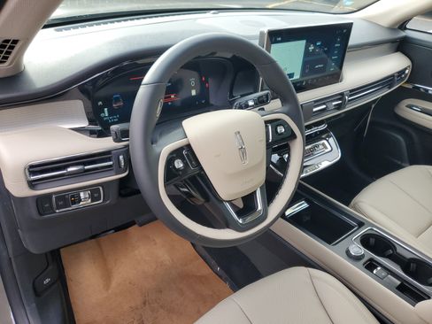 New 2026 Lincoln Corsair Premiere image 13