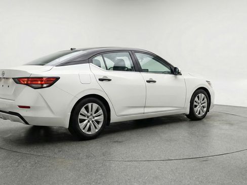 Used 2025 Nissan Sentra S image 9