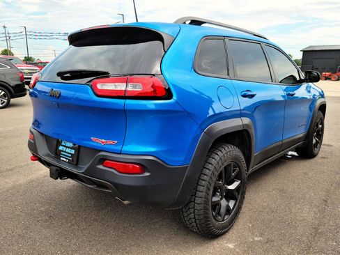 Used 2017 Jeep Cherokee Trailhawk w/ Cold Weather Group AWD/4WD image 4