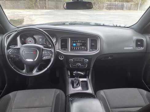 Used 2020 Dodge Charger SXT w/ Blacktop Package image 3