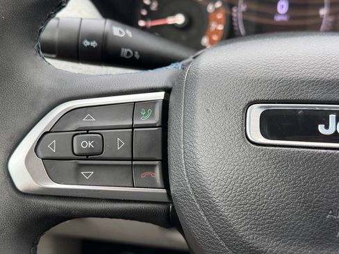 Used 2022 Jeep Compass Latitude w/ Sun and Sound Group FWD image 17