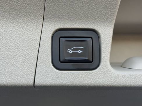 Used 2019 GMC Acadia Denali image 32