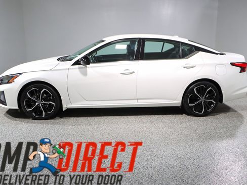 Used 2023 Nissan Altima 2.5 SR FWD image 8