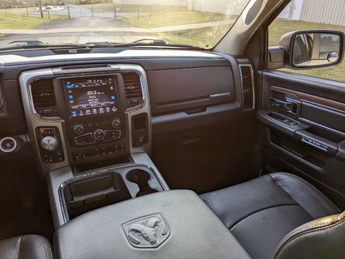 Used 2016 RAM 1500 Laramie w/ Convenience Group image 23