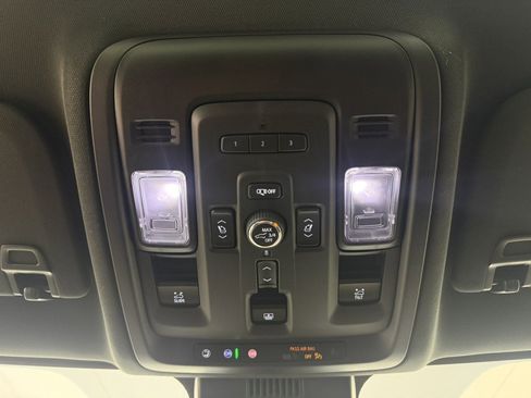 Used 2024 Chevrolet Suburban High Country w/ Advanced Technology Package image 25