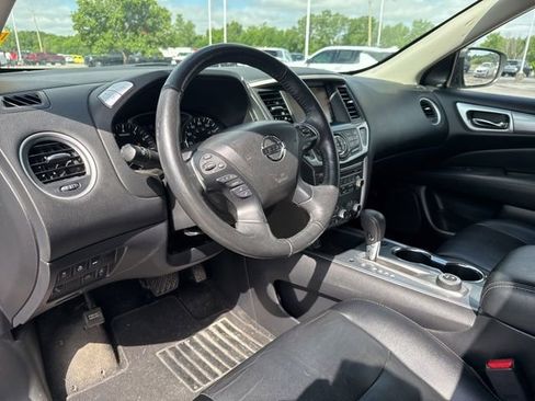 Used 2019 Nissan Pathfinder SL AWD/4WD image 12