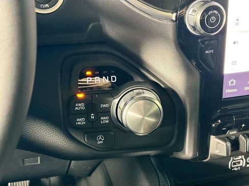 New 2026 RAM 1500 Laramie AWD/4WD image 18