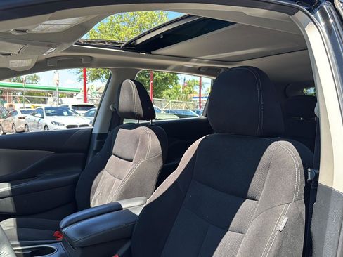 Used 2019 Nissan Murano SV w/ Premium Package AWD/4WD image 16