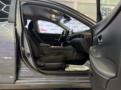 Used 2025 Nissan Sentra SV image 31