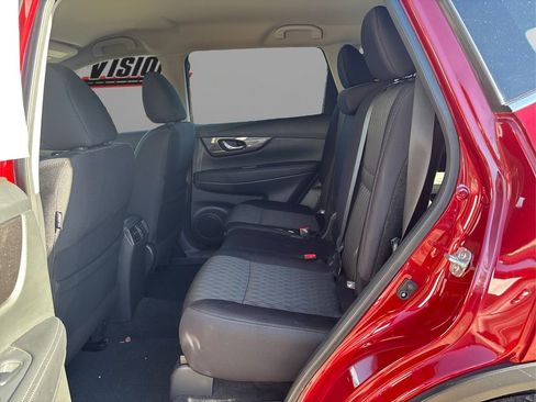 Used 2019 Nissan Rogue SV image 10