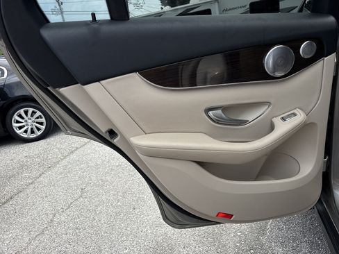 Used 2020 Mercedes-Benz GLC 300 w/ Parking Assistance Package image 34