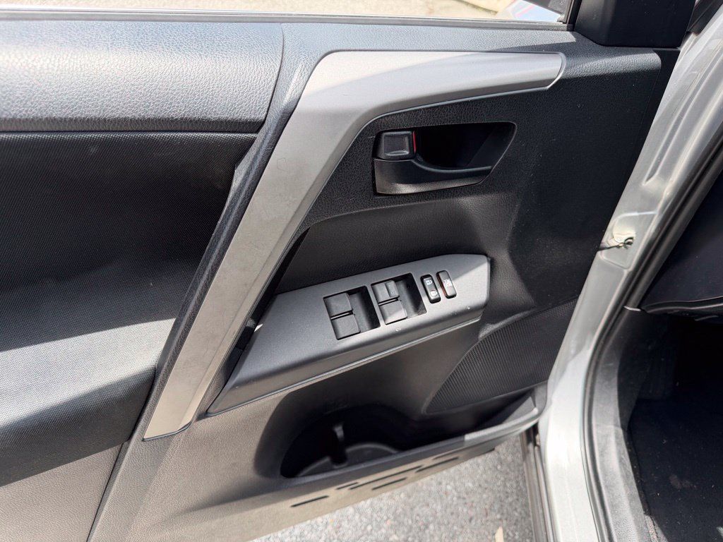 Used 2016 Toyota RAV4 LE FWD image 23