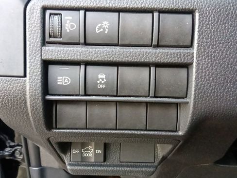 Used 2024 Toyota Tacoma SR AWD/4WD image 17