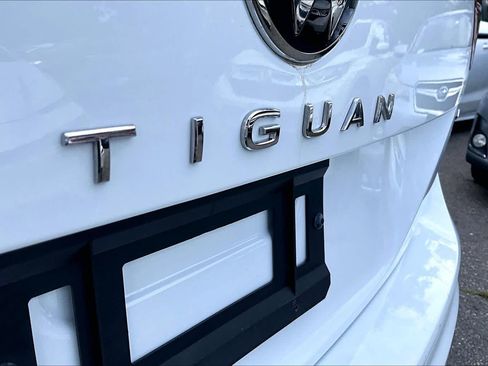 Used 2022 Volkswagen Tiguan SE AWD/4WD image 10