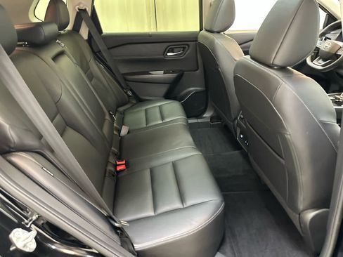 Certified 2025 Nissan Rogue SL w/ Tech Package AWD/4WD image 19