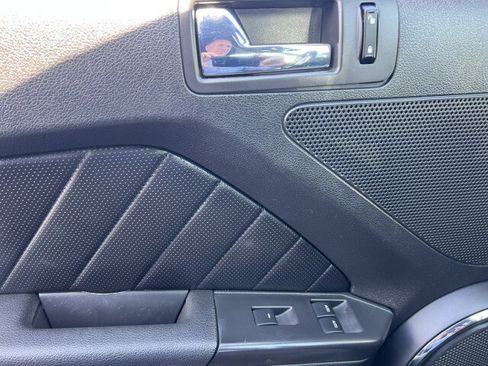 Used 2010 Ford Mustang GT Premium image 10