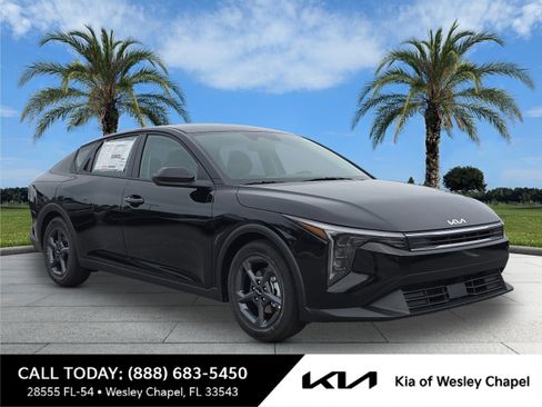 New 2025 Kia K4 LXS image 1