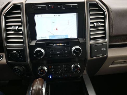 Used 2020 Ford F150 Limited w/ Trailer Tow Package image 17