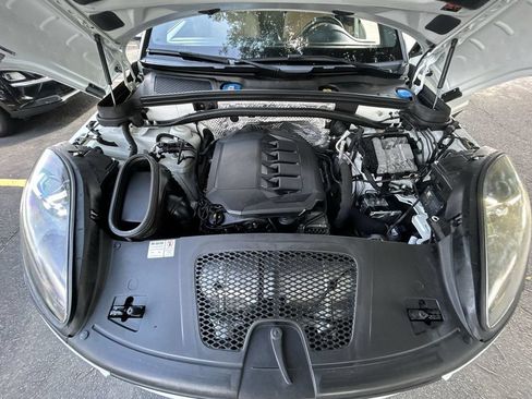 Used 2020 Porsche Macan AWD/4WD image 11