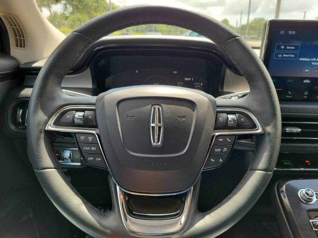 Used 2022 Lincoln Nautilus FWD w/ Premium Package image 21