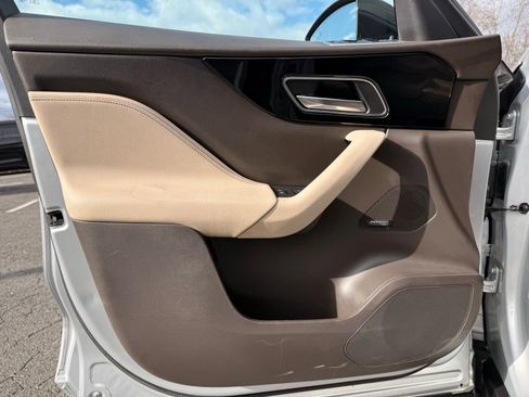 Used 2018 Jaguar F-PACE Prestige image 14