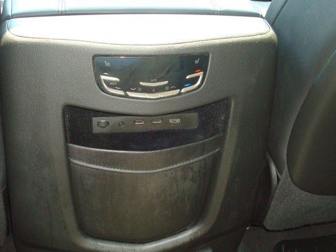 Used 2020 Cadillac Escalade ESV Premium Luxury image 11