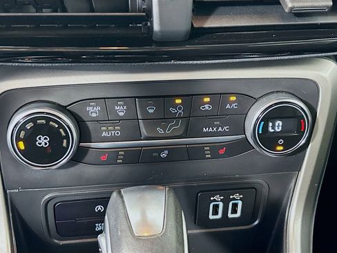 Used 2019 Ford EcoSport Titanium FWD image 16