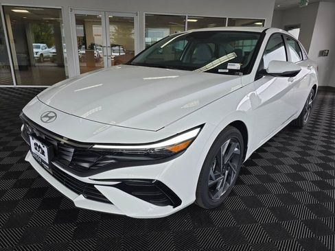 New 2026 Hyundai Elantra Limited FWD image 7