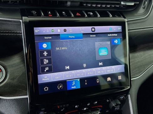 Used 2023 Jeep Grand Cherokee Limited w/ Luxury Tech Group II AWD/4WD image 8