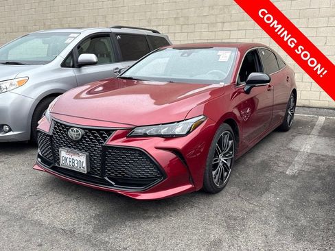 Used 2019 Toyota Avalon XSE image 3