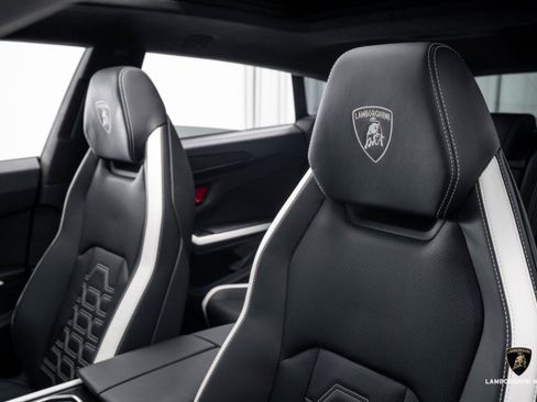 Used 2025 Lamborghini Urus SE image 32