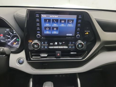 Used 2021 Toyota Highlander XLE image 21