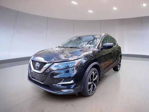 Used 2022 Nissan Rogue Sport SL w/ Premium Package image 2