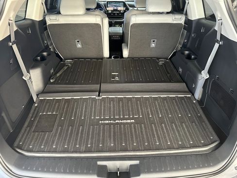 Used 2023 Toyota Highlander Limited image 42