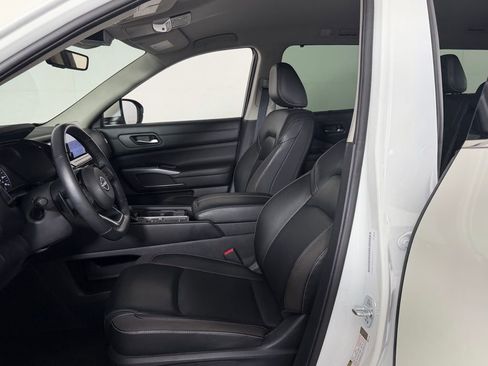 Used 2023 Nissan Pathfinder SL w/ Black Appearance Package FWD image 21