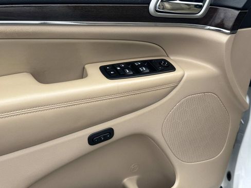 Used 2018 Jeep Grand Cherokee Limited image 28